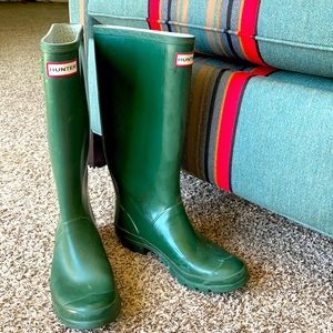 Hunter Huntress green wide-calf boots US size 8
